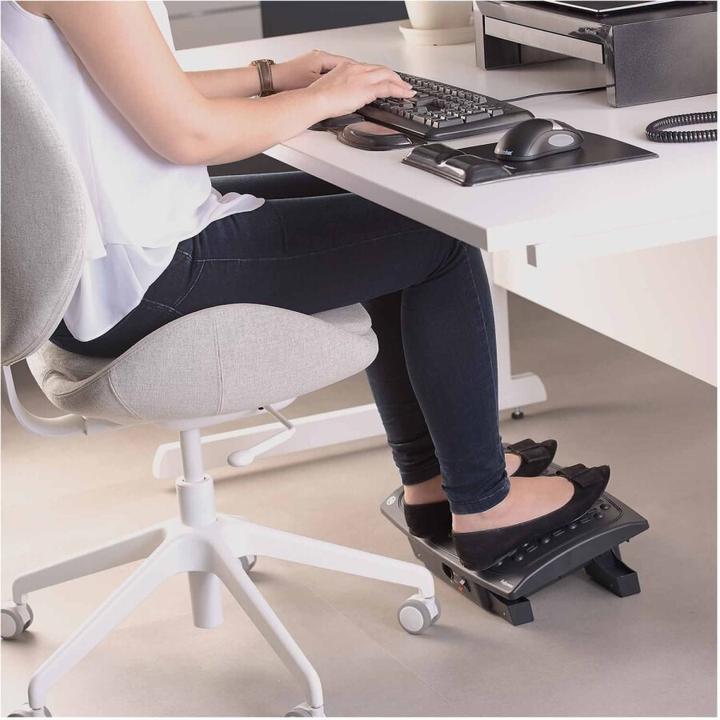 Actual product image Fellowes Footrest with temperature control (41.5 x 24.5 x 15 cm)