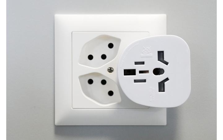 Produktbild Furber.power Reiseadapter