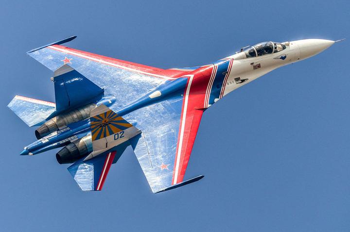 Actual product image Hobby Boss Su-27 Flanker B - Russian Knights Aerobatic Team