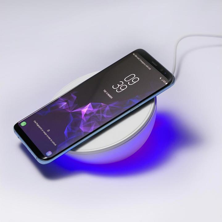 Actual product image 4smarts Wireless Charger VoltBeam N8 15W with Clock LED Lamp White