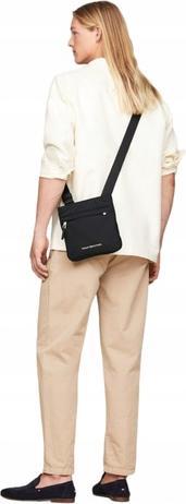 Tommy Hilfiger The characteristic mini crossover shoulder bag (4% Polyurethane, 96% recycled polyester)