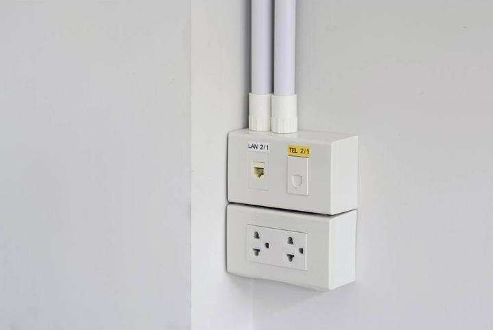 Actual product image Brother Tze-S211 (0.60 cm, White, Black)