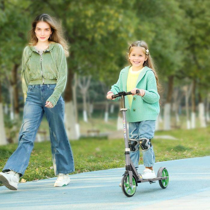 Actual product image Swisshandel24 Kinderroller mit Verstellbare Lenkerhöhe, klapppbar, 2 Grossen Rädern, grün