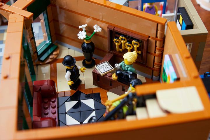 Actual product image LEGO Boutique- Hotel (10297, LEGO Rare Sets)