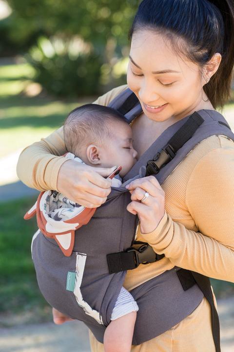 Produktbild Infantino Cuddle Up Ergonomische Babytrage mit Kapuze (Fuchs)