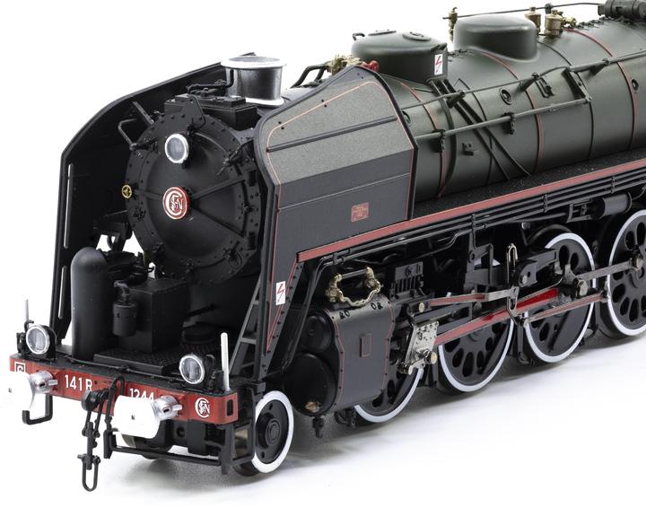 Immagine prodotto Jouef Locomotiva a vapore SNCF 141R 1244 verde con tender a olio Ep. V (Traccia H0)