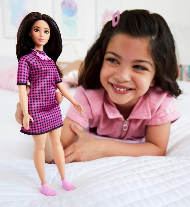 Actual product image Barbie Fashionistas doll in pink and black plaid dress, curvy, "Love" necklace, for children from 3 to 8