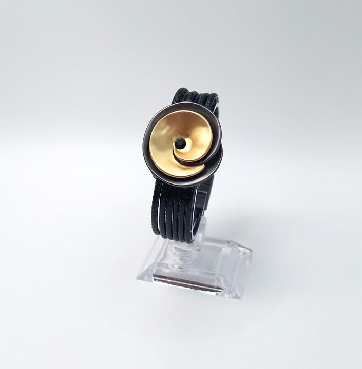 Actual product image Signé Signè bracelet black with magnetic clasp & gold-plated flower No.4 (Metal, Brass, Leather, unleaded, Cadmium-free, Nickel-free)