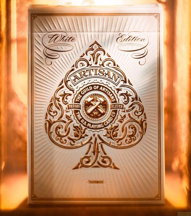 Actual product image Bicycle Tarot del Fuego by Richardo Cavolo (English)