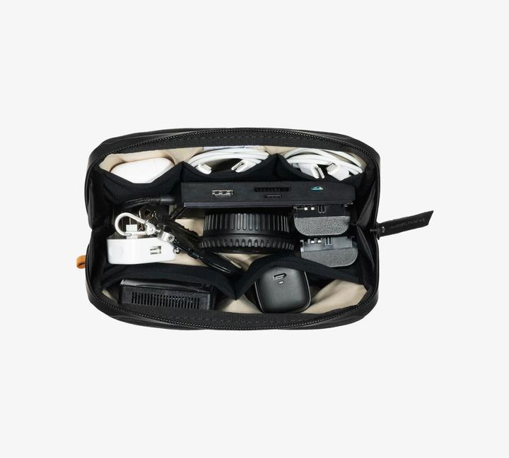 Actual product image Native Union W.F.A Stow Lite Organiser -tarvikepussi, musta