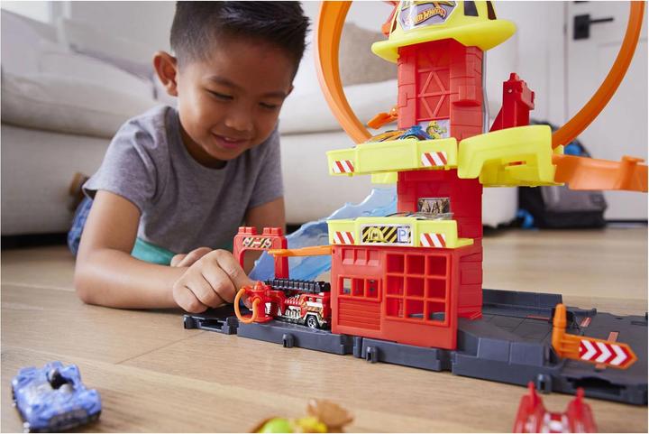 Immagine prodotto Hot Wheels Stazione dei vigili del fuoco della città con supercircuito