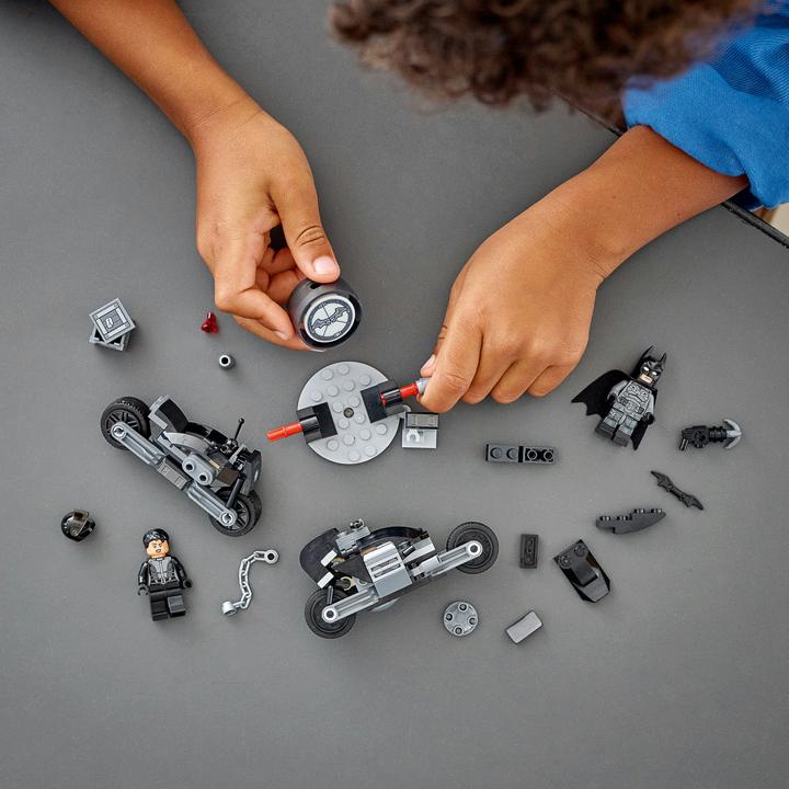 Actual product image LEGO Batman and Selina Kyle: chase on the motorcycle (76179, LEGO DC)