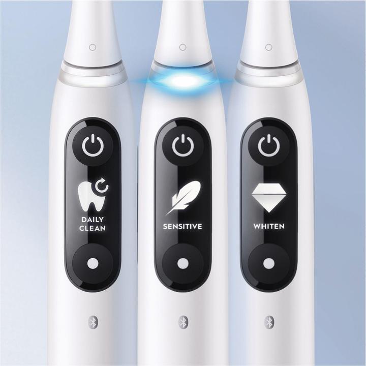 Actual product image Oral-B iO 7n - Electrical Tandenborstel - Wit (Oscillating toothbrush)