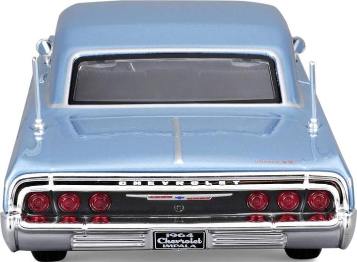 Actual product image Maisto Chevrolet Impala 1964 1/24 blue