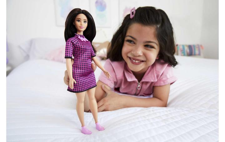 Actual product image Barbie Fashionistas doll in pink and black plaid dress, curvy, "Love" necklace, for children from 3 to 8