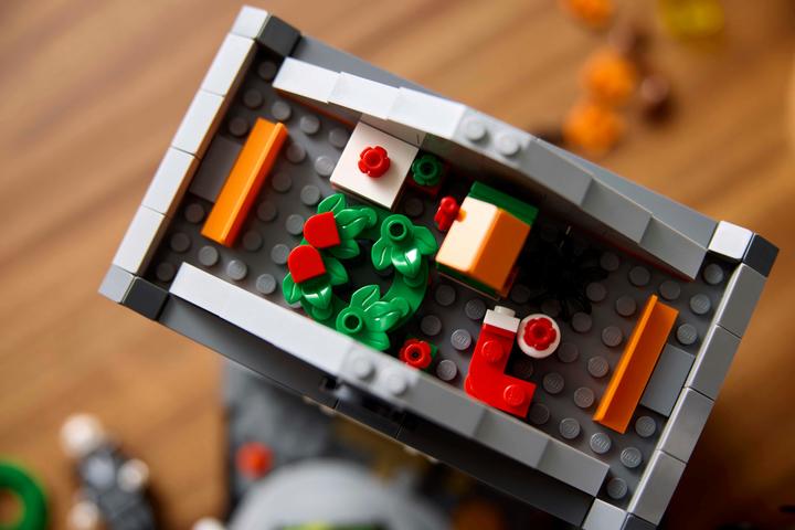 Actual product image LEGO Nightmare Before Christmas (21351, LEGO Ideas, LEGO Rare Sets)