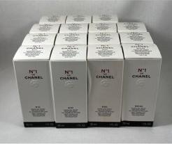 Produktbild Chanel Revitalisierende Foundation Verleiht Leuchtkraft - Spendet Feuchtigkeit - Schützt 30ml (Braun)