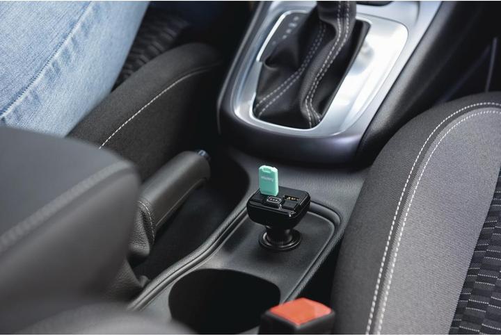 Produktbild Hama FM-Transmitter mit AUX-IN + USB-IN