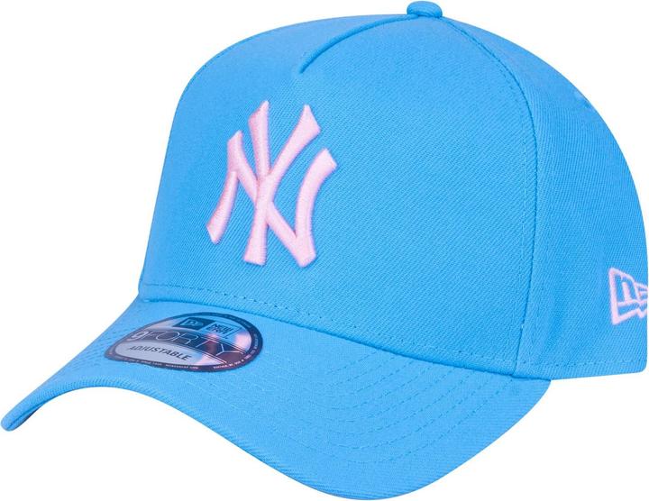 Actual product image New Era 9Forty Snapback Trucker Cap - New York Yankees sky
