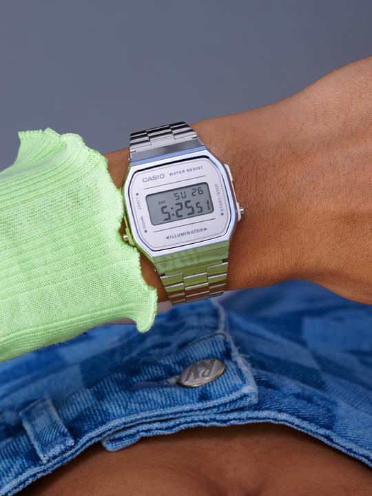 Actual product image Casio Retro Vintage - A168WEM-7EF (Digital watch, 34 mm)