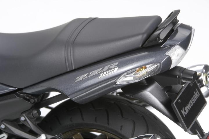 Actual product image Tamiya Kawasaki ZZR1400