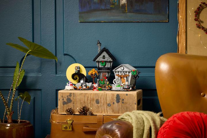 Actual product image LEGO Nightmare Before Christmas (21351, LEGO Ideas, LEGO Rare Sets)