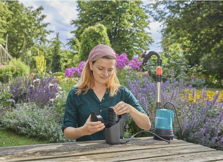 Produktbild Gardena Akku-Regenfasspumpe (Regenfasspumpe)