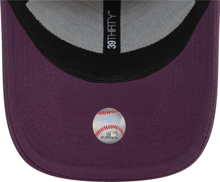 Actual product image New Era 39Thirty Stretch Cap New York Yankees purple - M/L (M/L)