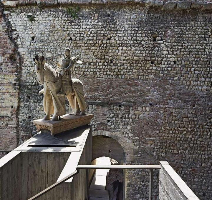 Actual product image Carlo Scarpa, Castelvecchio, Verona (Italian, English, Paola Marini, Alba Di Lieto, Valeria Carullo, Richard Bryant, 2016)