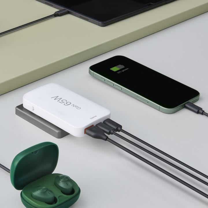 Produktbild Hama Schnellladegerät, 2x USB-C, 1x USB-A, flaches Mini-Ladegerät, PD, 65 W, WS (65 W)