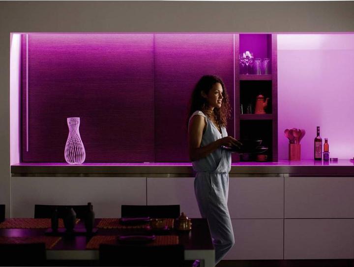 Actual product image Philips Hue Lightstrip Plus (RGBW, 200 cm, Indoor)