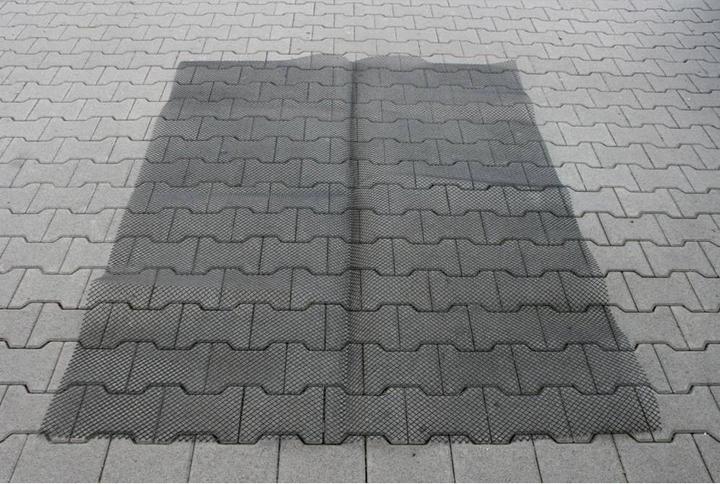 Productafbeelding IWH Anti-marterrooster, 1.900 x 1.500 mm Materiaal: PE-HD kunststof, op maat te snijden