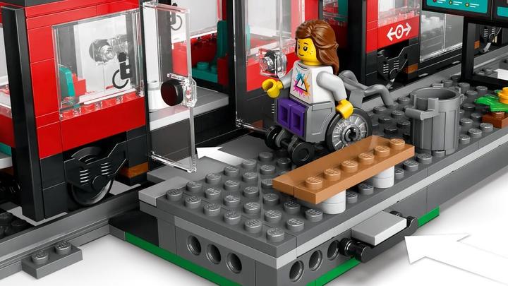 Actual product image LEGO Tram with stop (60423, LEGO City)