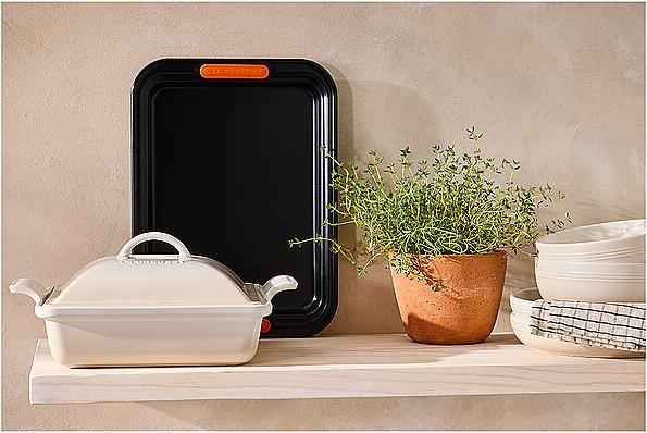 Produktbild Le Creuset Auflaufform Tradition Deckel aus Steinzeug quadratisch Meringue