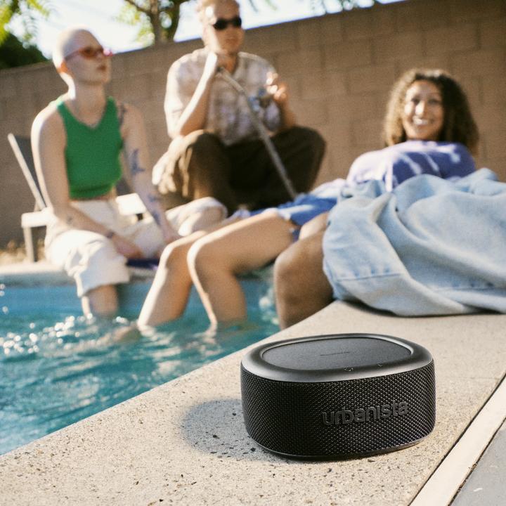 Image du produit Urbanista Malibu Desert Gray Enceinte portable Bluetooth avec panneau solaire (24 h, Panneau solaire)