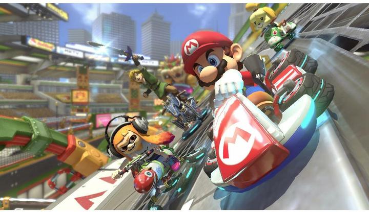 Produktbild Nintendo Switch OLED-Modell (weiss) – Mario Kart 8 Deluxe + Switch Online – Mitgliedschaft (12 Monat