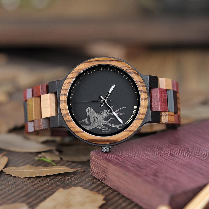 Produktbild Natura Punto Elegante Uhr aus Bambus, Sandel-, und Ebenholz, aufgemaltem Hirschkopf