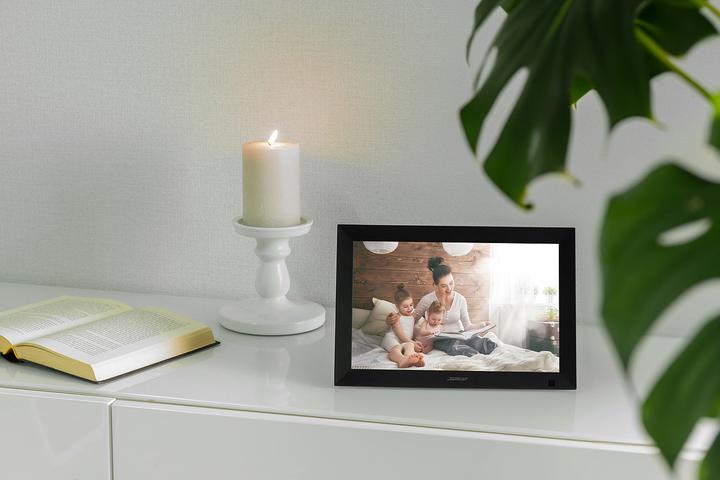 Actual product image Somikon WLAN picture frame with 25.7 cmm / 10.1" IPS touch display, app (10.10", 1280 x 800 pixels)