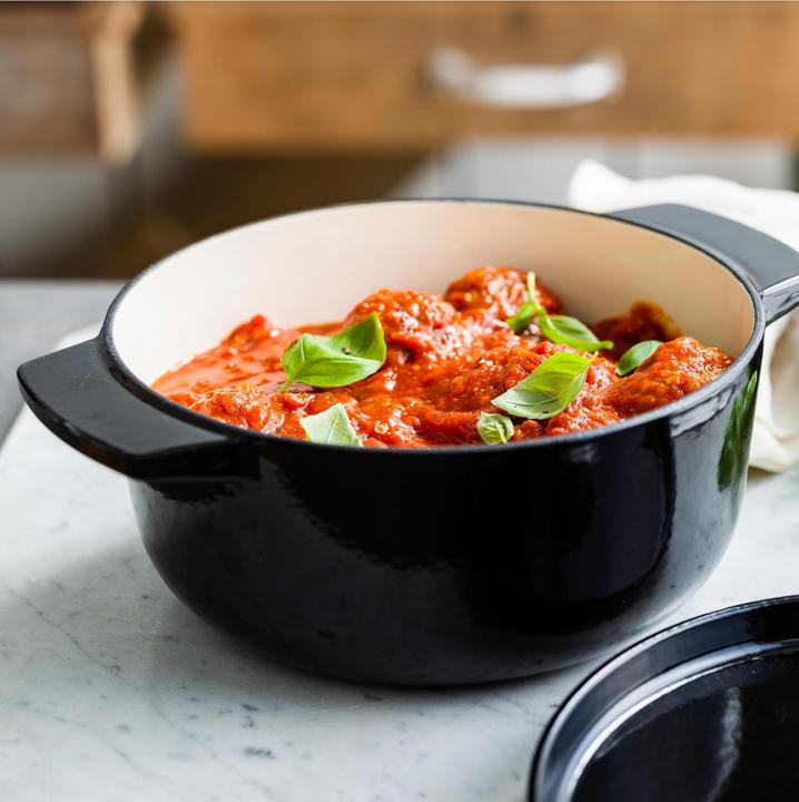 Produktbild KitchenAid braadpan 26cm - gemailleerd gietijzer - onyx zwart - rond (26 cm, Bräter + Schmortopf, Gusseisen)