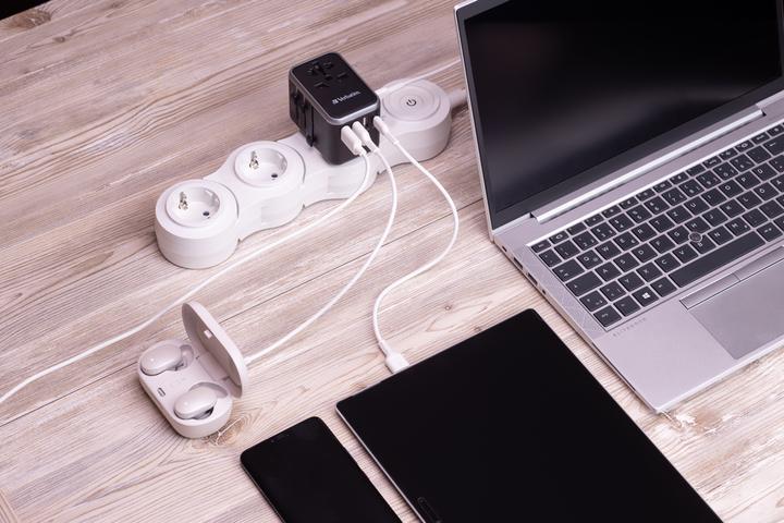 Produktbild Verbatim Universal Travel Adapter