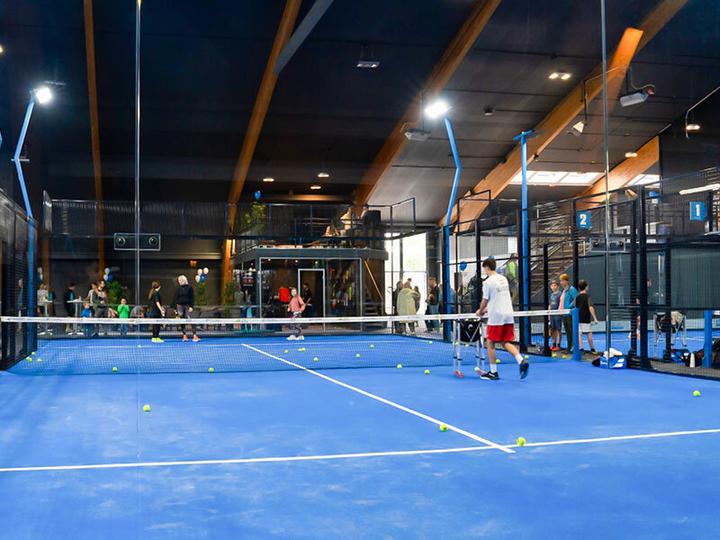 Actual product image Smartbox Padel session with rackets and balls for 2 people near Zurich (2 pers.)