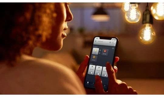 Produktbild Philips Hue Philips E27 Einzelpack Giant Edison (E27, 7 W, 550 lm, 1 x, G)