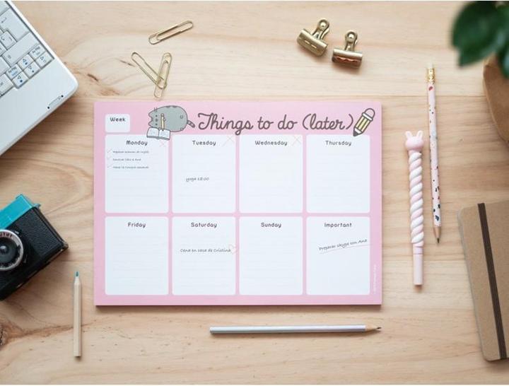 Produktbild Pusheen – Wöchentlicher Schreibtischplaner aus der Rose-Kollektion, 54 Blatt