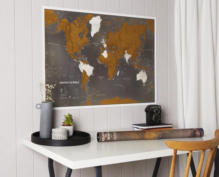 Produktbild Maps International Welt zum Rubbeln black edition