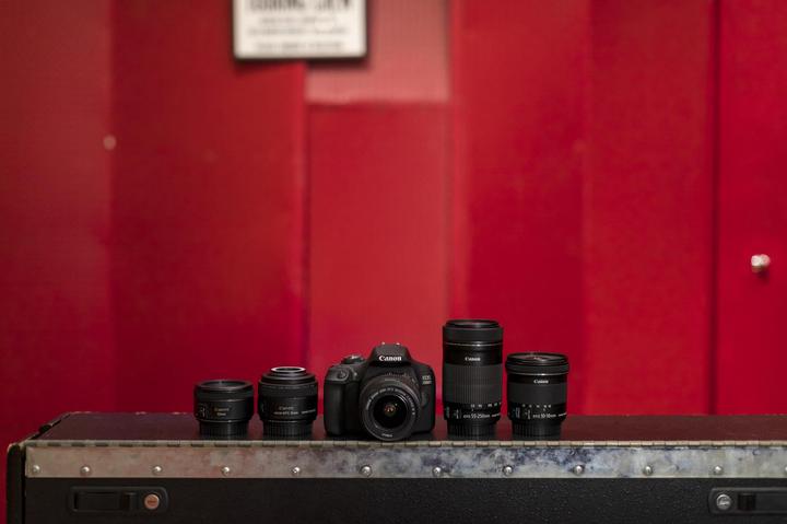 Image du produit Canon Eos 2000d (18 - 55 mm, 24.10 Mpx, APS-C / DX)