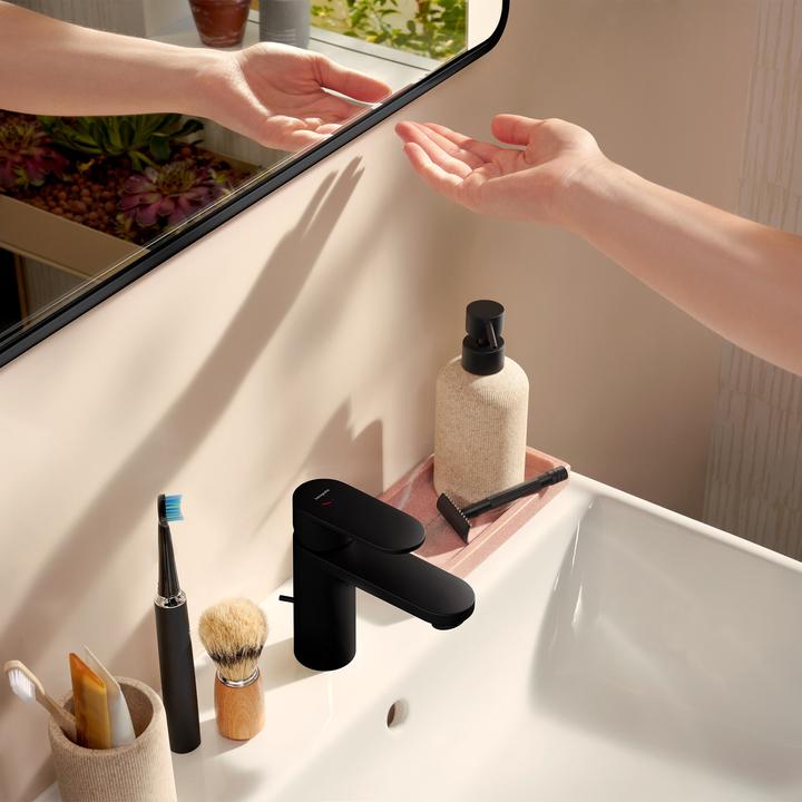 Immagine prodotto hansgrohe Xarita Lite Q specchio, illuminazione LED verticale, 500x30x700mm, sensore IR
