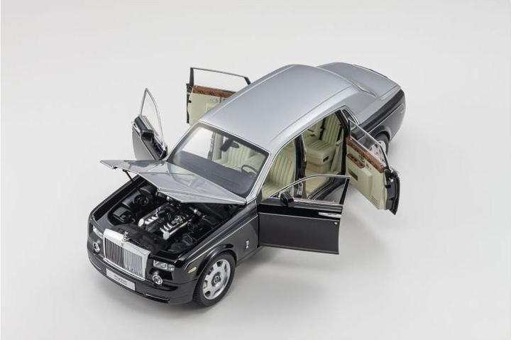 Produktbild Kyosho Rolls-Royce Phamtom EWB Schwarz / Silber, 1:18