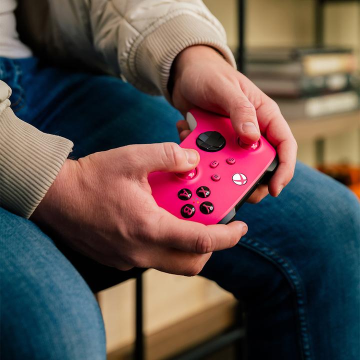 Produktbild Microsoft Xbox Wireless Controller - Deep Pink (PC, Xbox Series X, Xbox One X, Xbox One S, Xbox Series S)