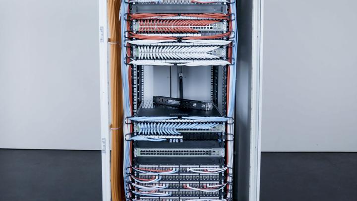 Produktbild PATCHBOX PLUS+ CAT.6A STP WHITE 1,8M