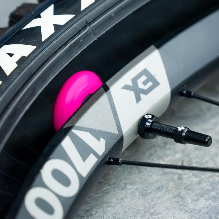 Produktbild Muc-Off Tubeless Tag Holder + Valve Kit